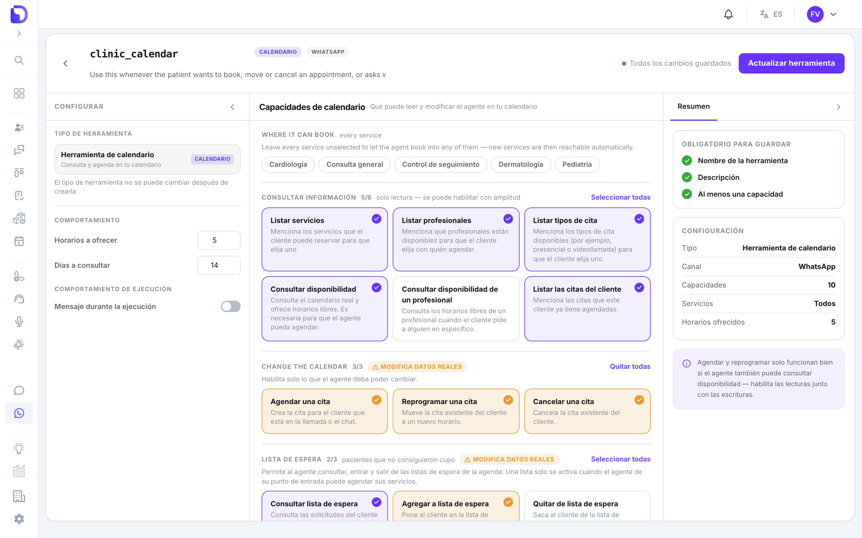 Editor de la herramienta clinic_calendar en la sección Capacidades de calendario, con los servicios donde puede reservar, el bloque Consultar información 5/6, el bloque de escritura 3/3 (Agendar, Reprogramar, Cancelar una cita) y Lista de espera 2/3, además del panel Resumen a la derecha.