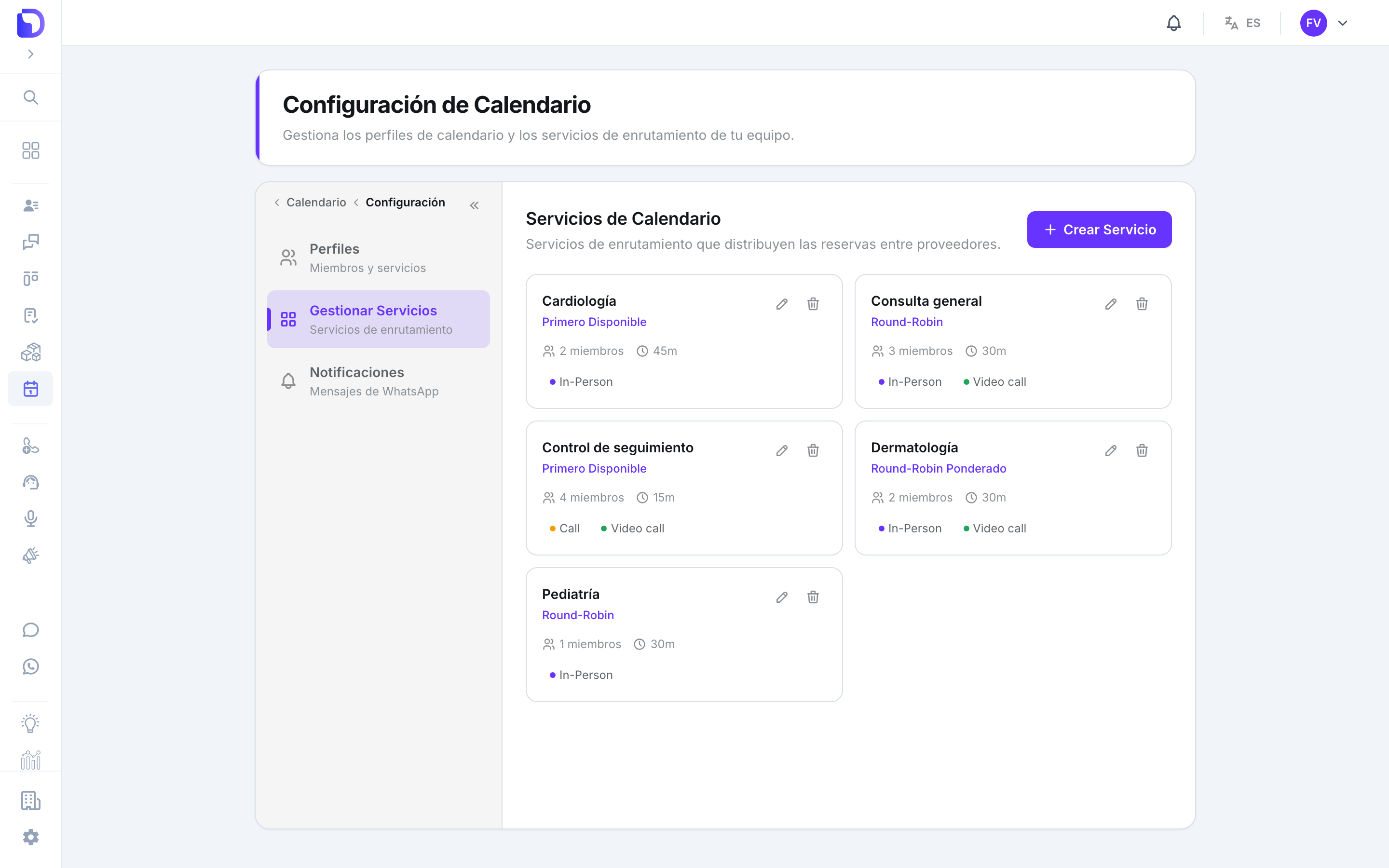 Pantalla Gestionar Servicios con el título Servicios de Calendario, el botón Crear Servicio y tarjetas de Cardiología, Consulta general, Control de seguimiento, Dermatología y Pediatría mostrando estrategia, número de miembros, duración y tipos de cita.