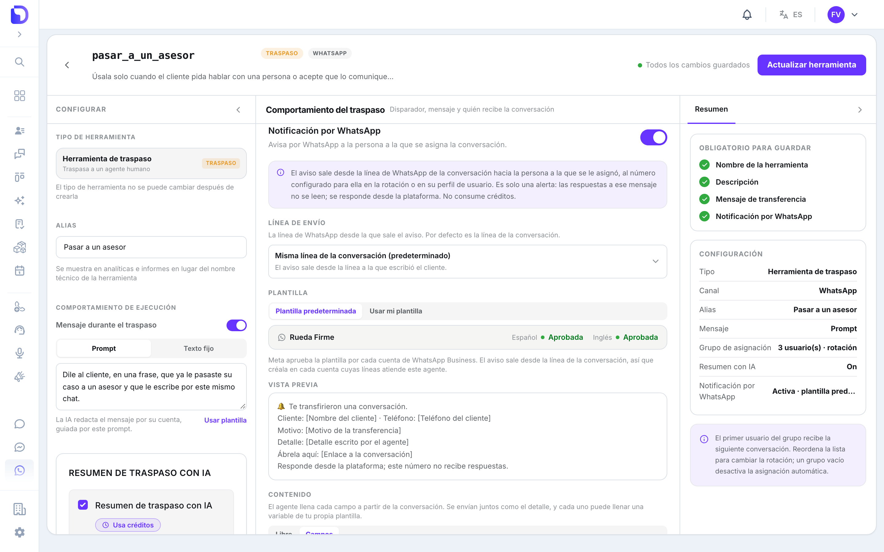 Herramienta de traspaso de WhatsApp con Notificación por WhatsApp activada, la explicación de quién recibe el aviso, Línea de envío en Misma línea de la conversación (predeterminado), Plantilla en Plantilla predeterminada con la cuenta Rueda Firme aprobada en español e inglés, y la Vista previa del aviso con marcadores para el cliente, el motivo, el detalle y el enlace a la conversación.