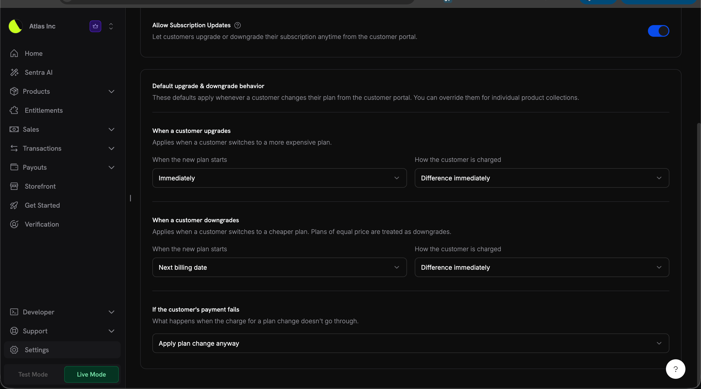 Configuraciones predeterminadas de comportamiento de actualización y degradación en el panel con controles separados para actualizaciones, degradaciones y fallas de pago