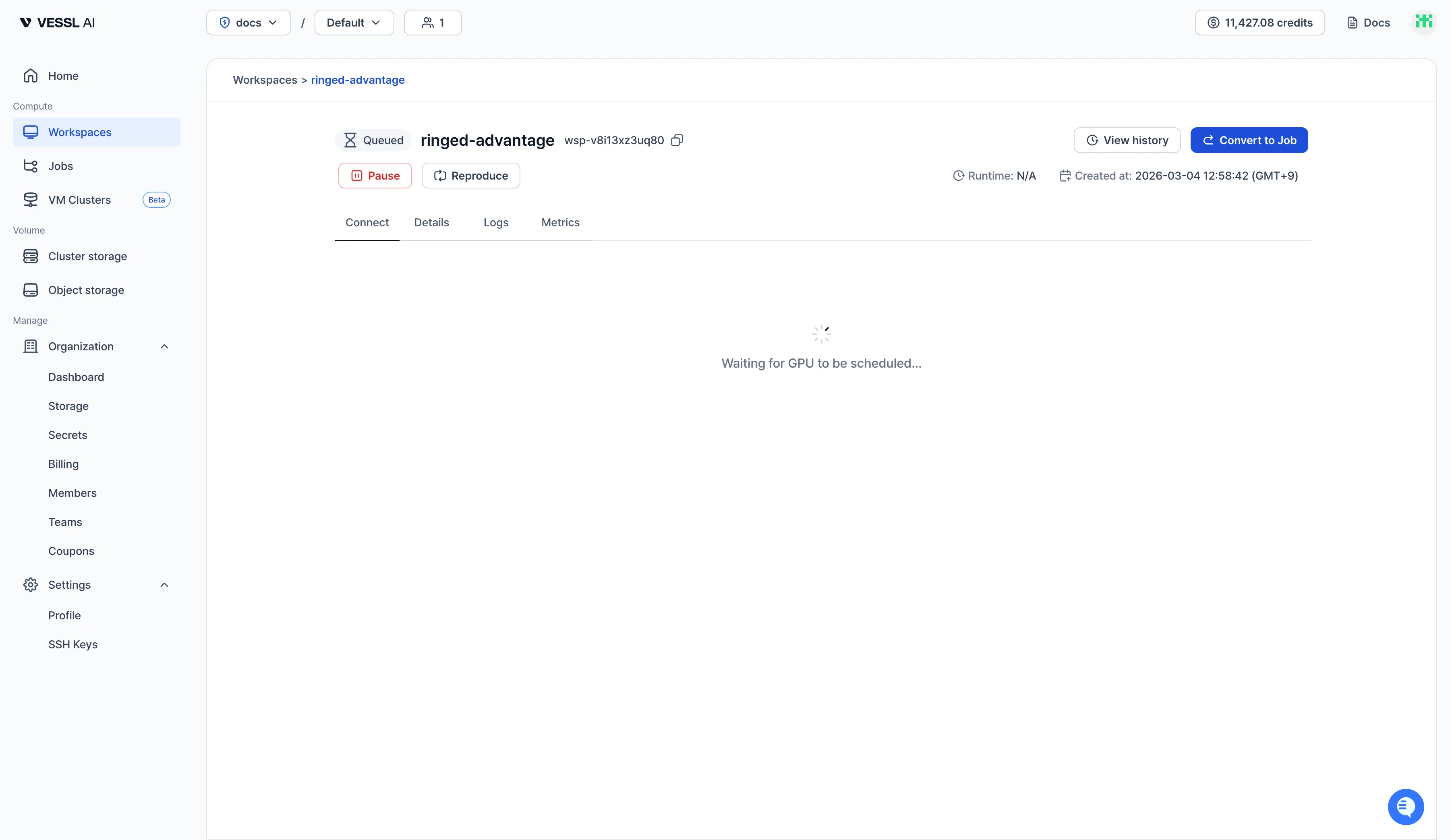 Workspace 상세 페이지 우측 상단 액션 바에 있는 Convert to Job 버튼. View history 버튼 옆에 위치
