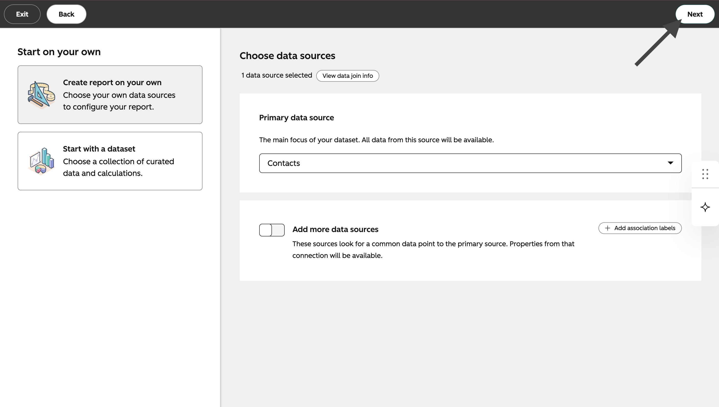 Página Choose data sources de HubSpot con Contacts seleccionado como fuente de datos principal