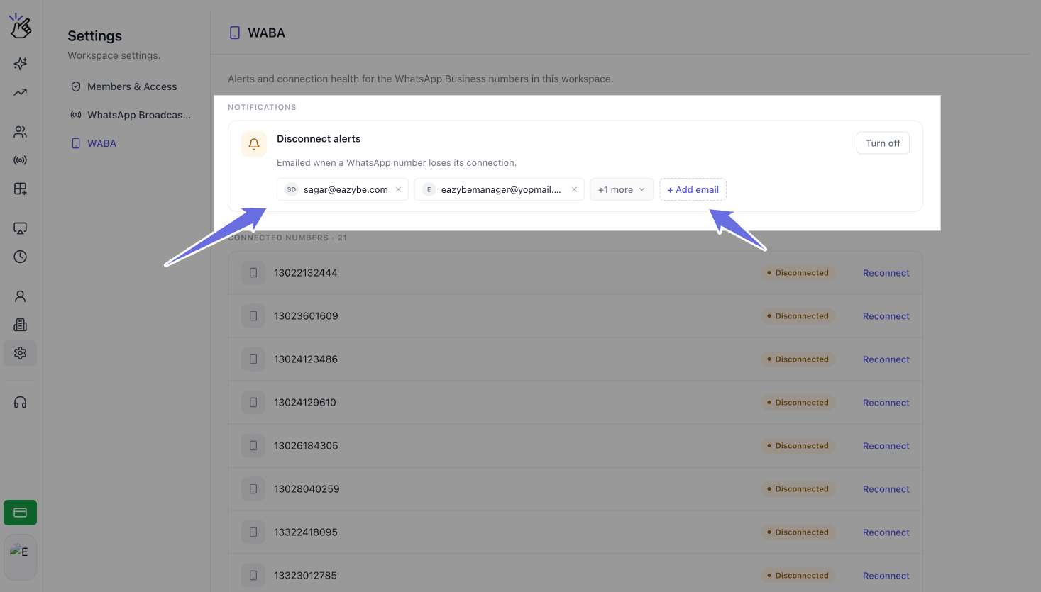 Destinatários salvos, menu para ver mais e botão Add email no cartão de alertas
