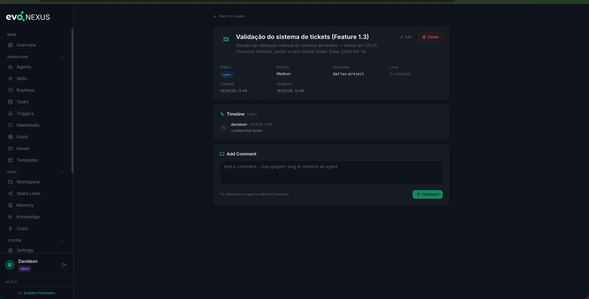 Detalhe do ticket — header, timeline, comentários