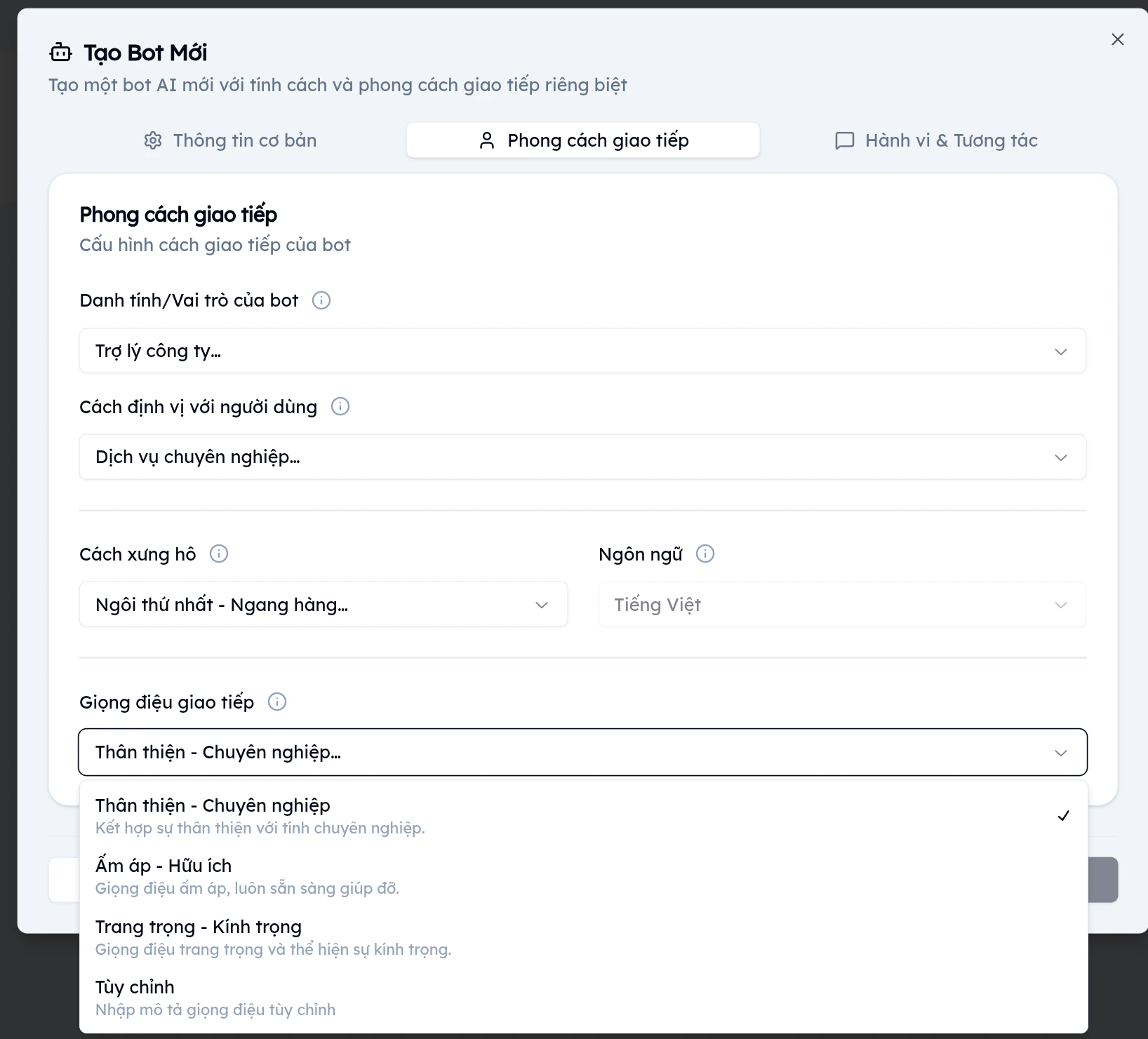 Dropdown Giọng điệu giao tiếp hiển thị 4 tùy chọn: Thân thiện Chuyên nghiệp, Ấm áp Hữu ích, Trang trọng Kính trọng, Tùy chỉnh