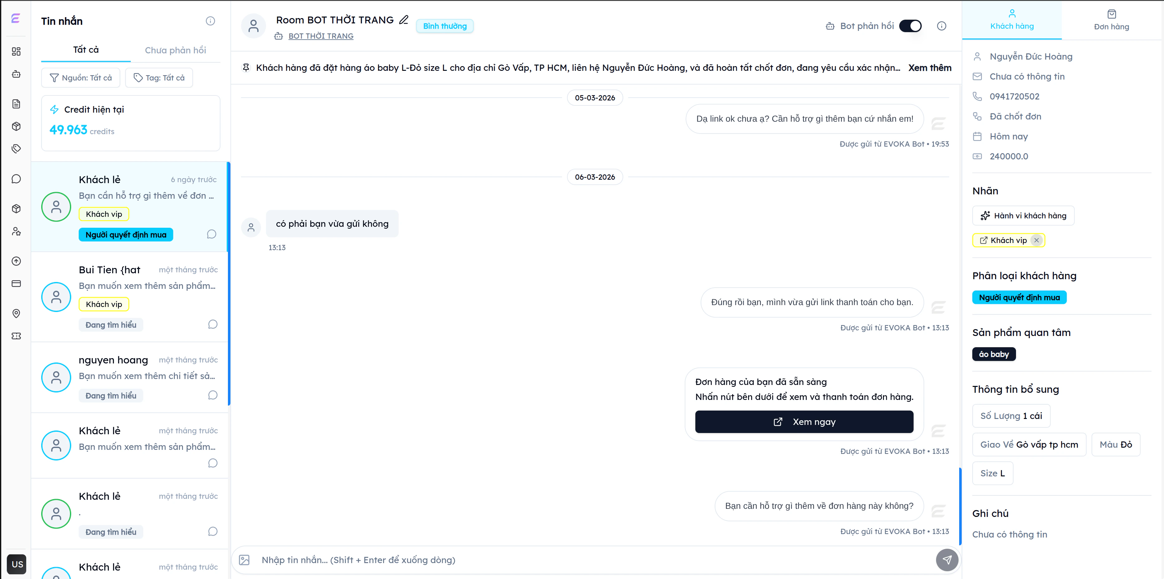 Giao diện chat EVOKA: Bot Thời Trang tự động chốt đơn Áo baby size L màu Đỏ, gửi link thanh toán cho khách Nguyễn Đức Hoàng — panel phải hiển thị nhãn Khách vip, phân loại Người quyết định mua, SP quan tâm, thông tin bổ sung
