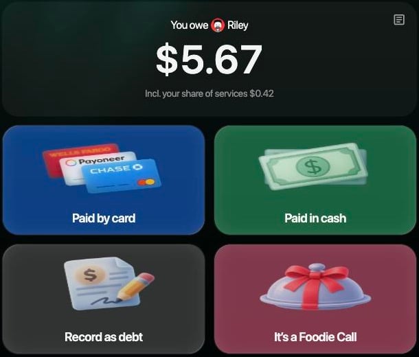 You owe Riley $5.67, Incl. your share of services $0.42, con los botones Paid by card, Paid in cash, Record as debt e It's a Foodie Call.