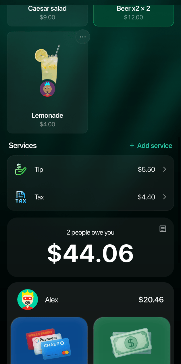 El CheckPie de Pizza Hut en la app de iOS: Services con Tip $5.50 y Tax $4.40, luego la tarjeta 2 people owe you $44.06 y, debajo, Alex $20.46.