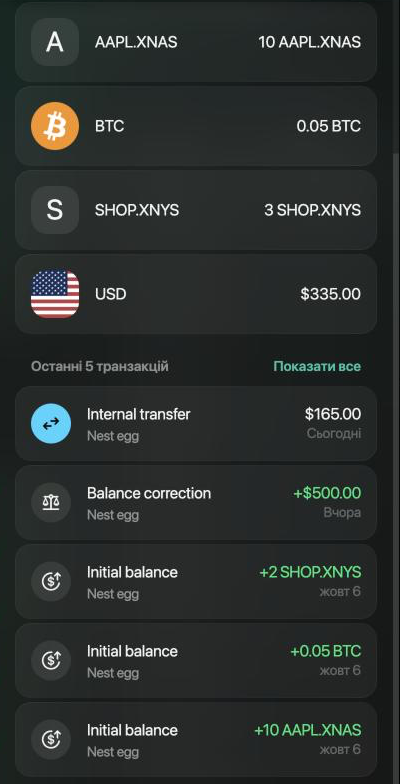 Баланси Nest egg: 10 AAPL.XNAS, 0.05 BTC, 3 SHOP.XNYS і $335.00, угорі списку Останні 5 транзакцій — Internal transfer на $165.00.