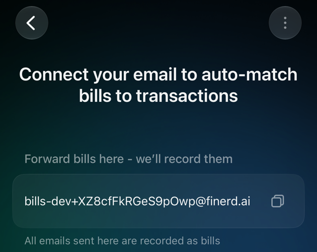 Pantalla Emails de finerd en iOS con la dirección de reenvío y un icono de copiar bajo Forward bills here
