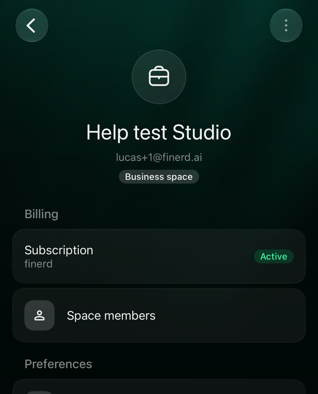 Налаштування простору Help test Studio в iOS: картинка з портфелем, назва, позначка Business space, Billing із Subscription Active і Space members, Preferences із Zero inbox mode