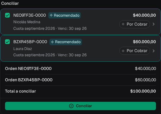 Dos órdenes de personas diferentes seleccionadas para conciliar una transferencia exacta de cien mil pesos