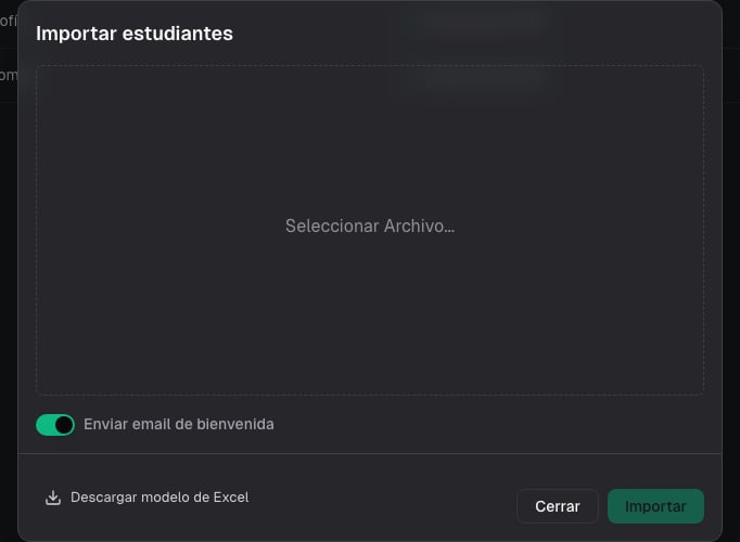 Modal de importación con acceso a la plantilla, archivo XLSX y opción de bienvenida