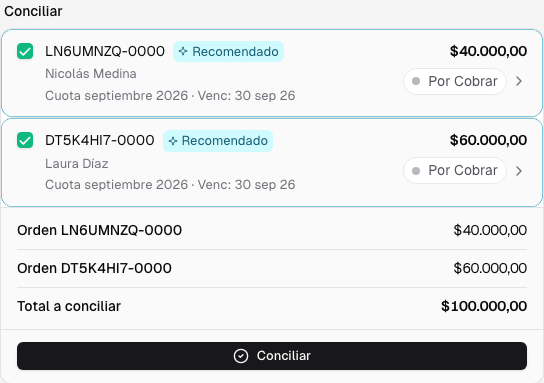 Dos órdenes de personas diferentes seleccionadas para conciliar una transferencia exacta de cien mil pesos