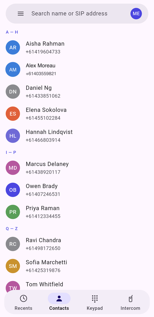 The contacts list grouped A–H, I–P, Q–Z