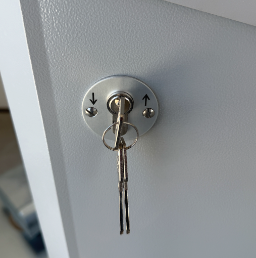 Key switch on the barrier housing