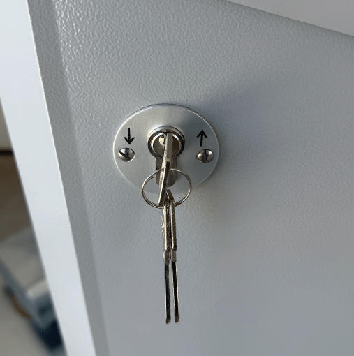 Key switch on the barrier housing