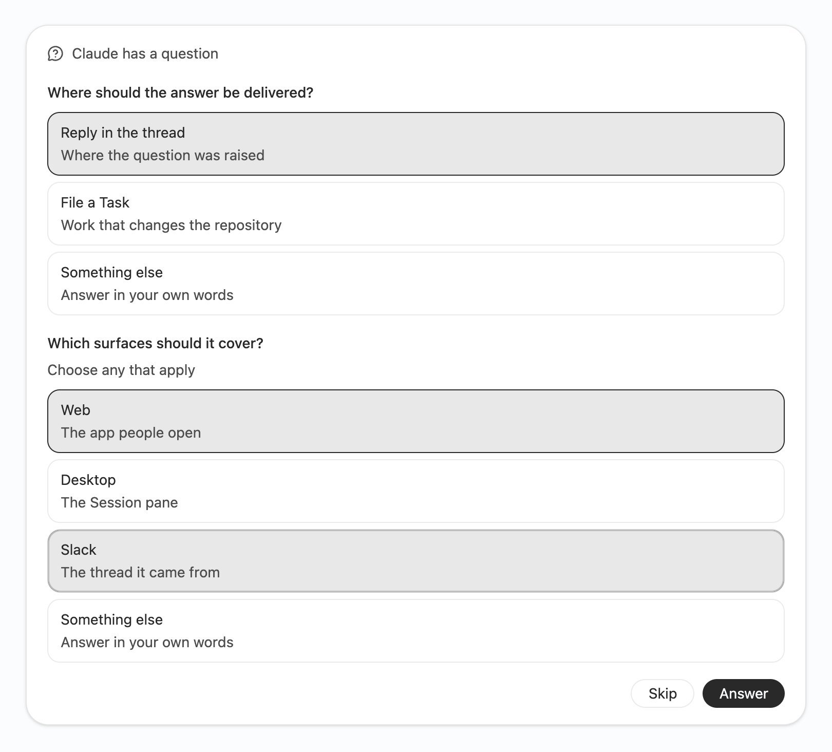回答の届け先と対象を尋ねる Claude からの質問カード。選択肢と Skip / Answer ボタン