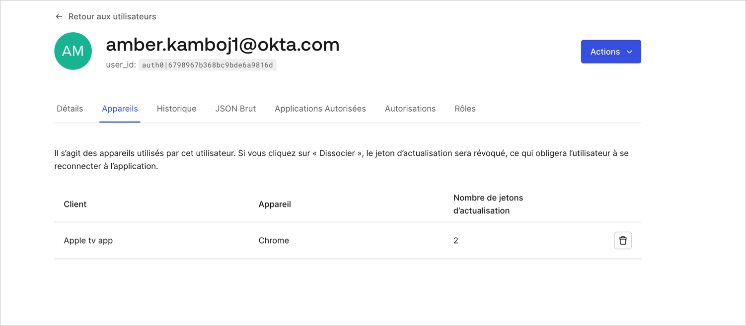 Dashboard (Tableau de bord) - Users & Roles (Utilisateurs et rôles) - Users (Utilisateurs) - Devices View (Affichage des appareils)