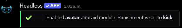 Headless confirma la activación de la regla avatar de Anti-Raid y el castigo kick; la mención del usuario está oculta.