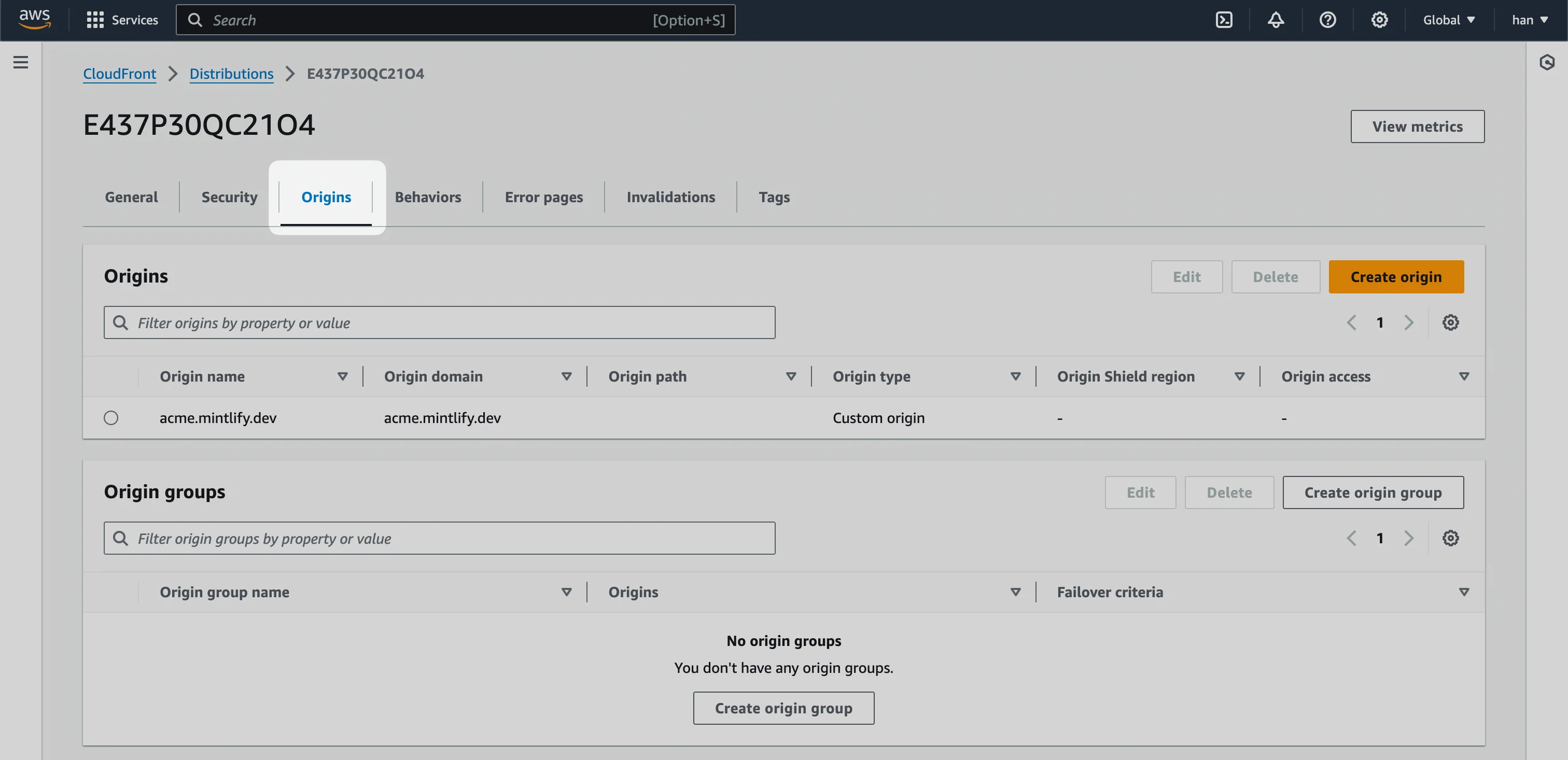 Une distribution CloudFront avec l’onglet « Origins » mis en évidence.