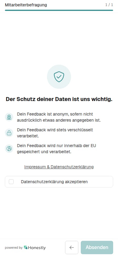Die Datenschutz-Seite der neuen Teilnahmeseite mit den drei Zusagen, dem Link Impressum & Datenschutzerklärung, dem Haken Datenschutzerklärung akzeptieren und dem Button Absenden