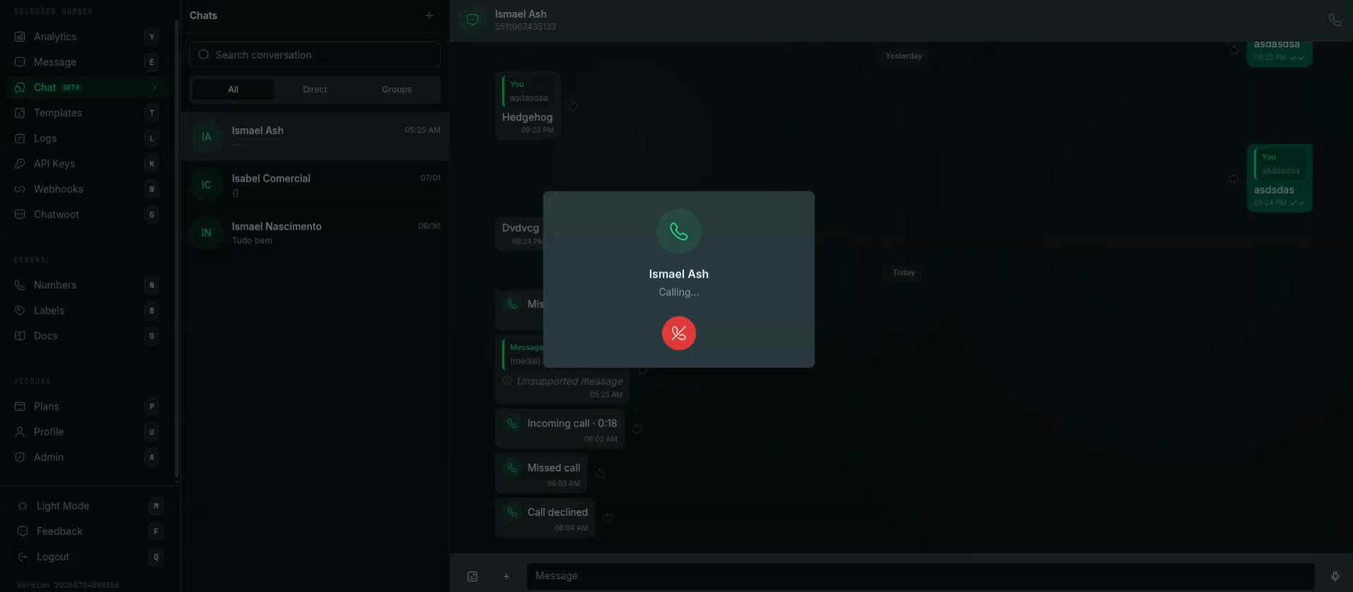 O softphone durante uma chamada ativa, com bolhas de chamada na thread