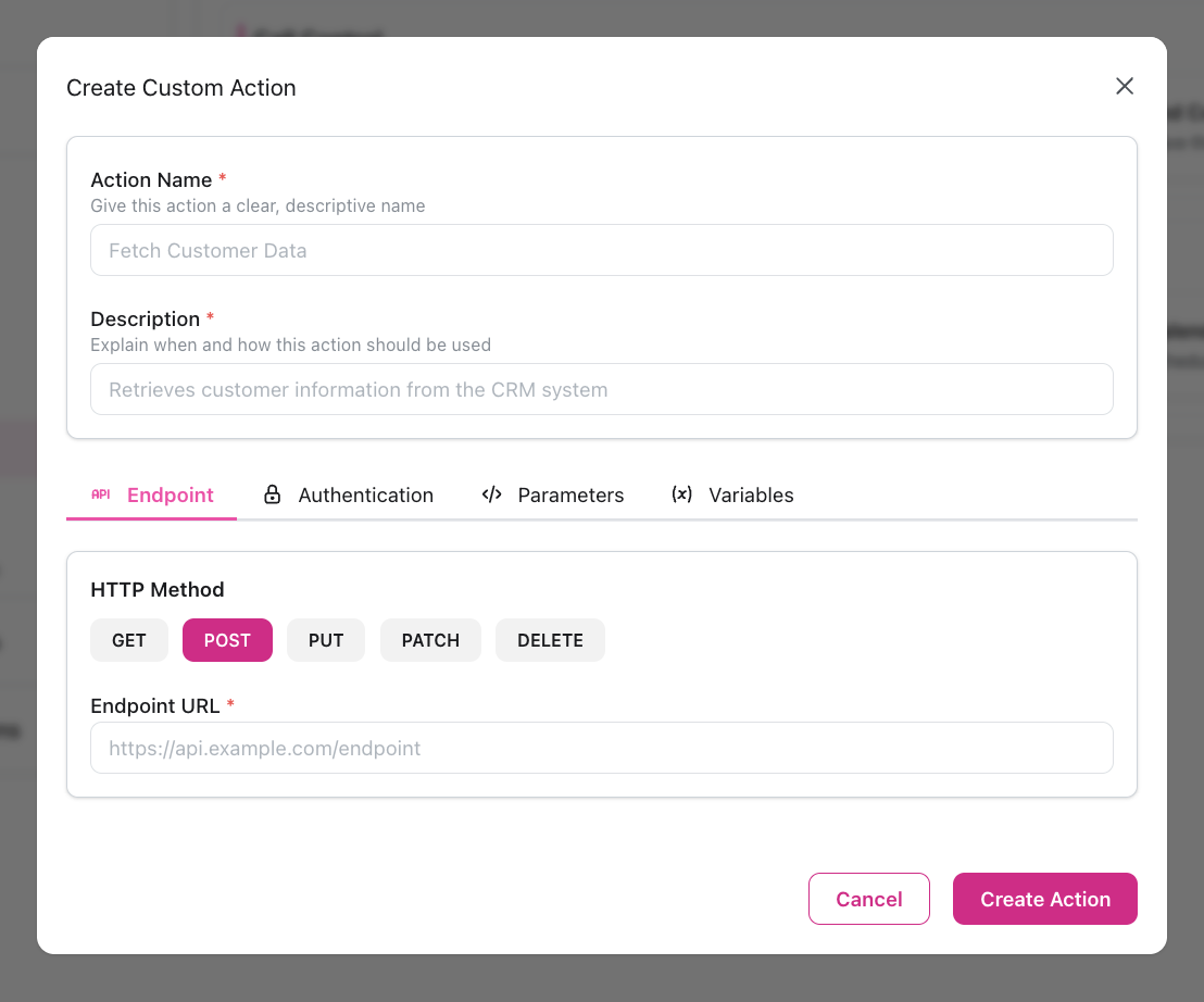 Fenêtre modale de création d'action personnalisée affichant le champ Nom d'action 'Récupérer données client', champ Description expliquant l'utilisation de l'action, quatre onglets (Endpoint, Authentification, Paramètres, Variables) avec onglet Endpoint actif, options de méthode HTTP (GET, POST, PUT, PATCH, DELETE) avec POST sélectionné, champ URL Endpoint avec espace réservé, et boutons Annuler/Créer action