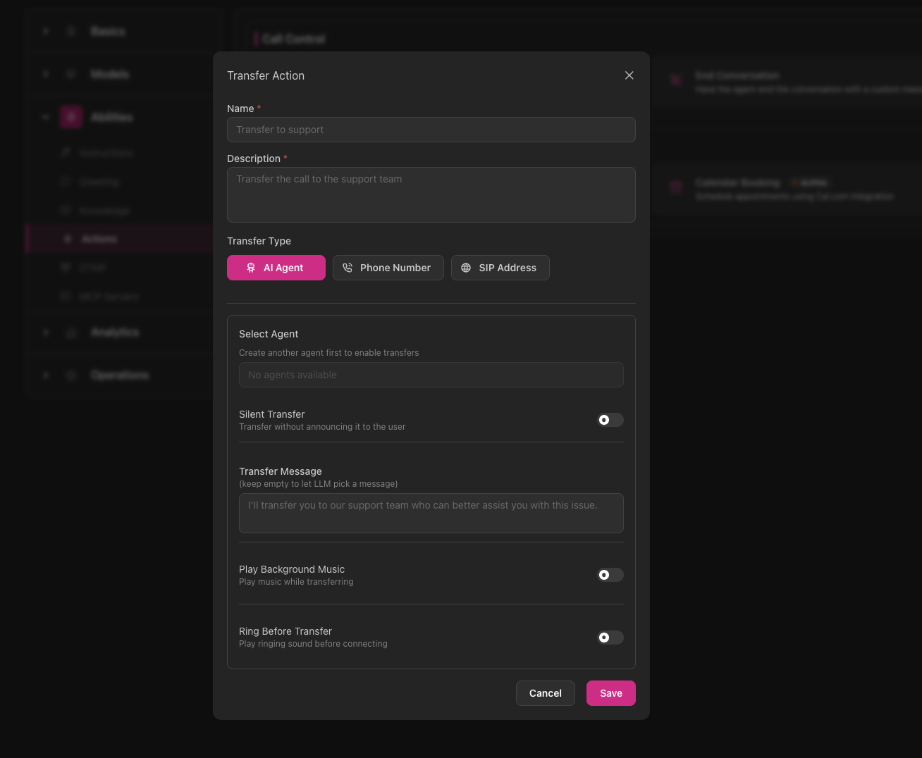 Modal de configuración de Acción de Transferencia mostrando campo Nombre con 'Transferir a soporte', campo Descripción, opciones de Tipo de Transferencia (Agente IA, Número Telefónico, Dirección SIP) con Agente IA seleccionado, menú desplegable Seleccionar Agente mostrando 'No hay agentes disponibles', interruptor Transferencia Silenciosa, campo Mensaje de Transferencia con opción de mensaje generado por LLM, interruptor Reproducir Música de Fondo, interruptor Sonar Antes de Transferir, y botones Cancelar/Guardar