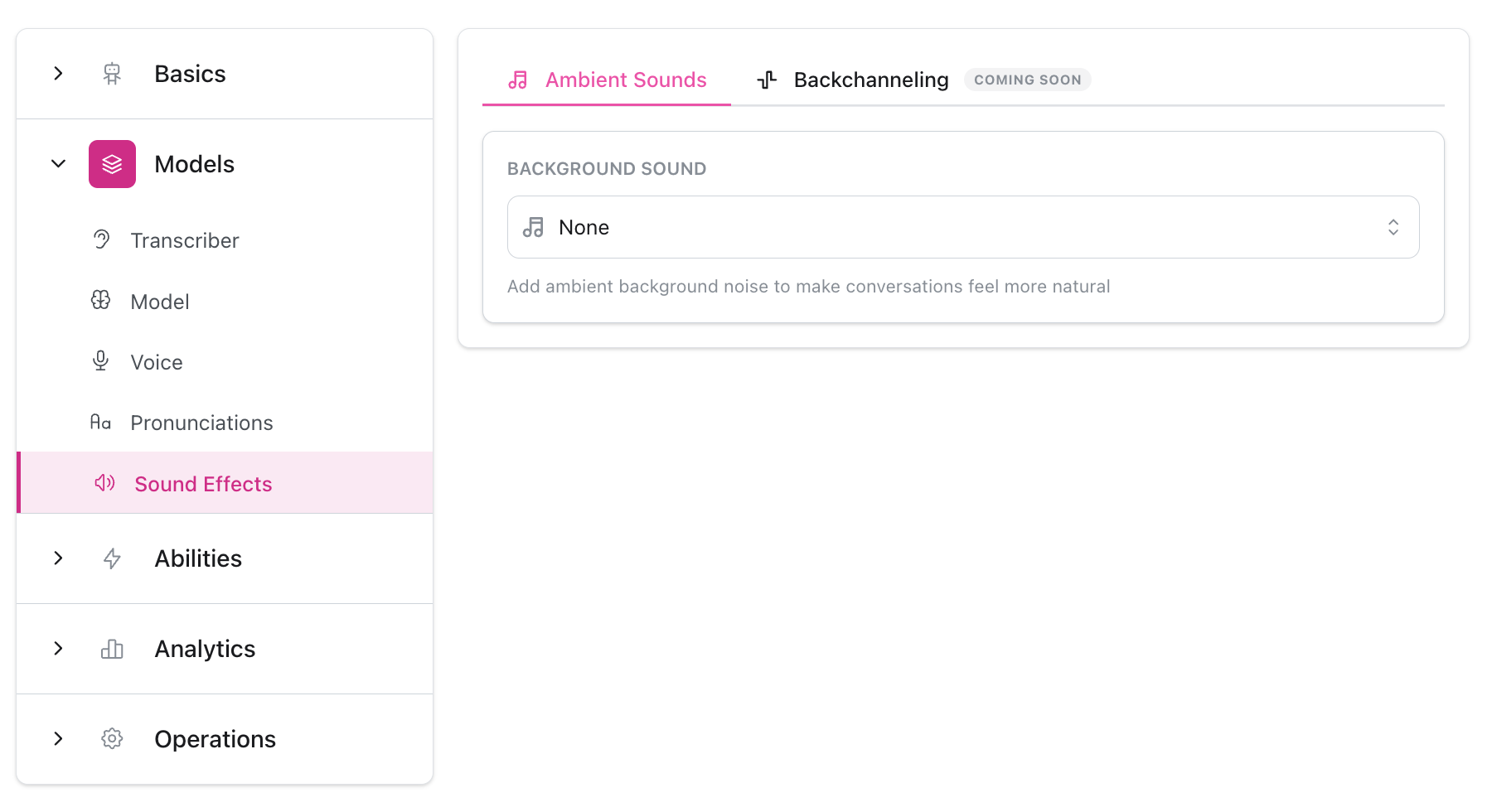 Configuration des effets sonores affichant la barre latérale de navigation avec la section Modèles développée et Effets sonores sélectionné, onglets Sons ambiants et Rétroaction avec badge Prochainement, section Son de fond avec menu déroulant Aucun sélectionné et description pour ajouter un bruit de fond ambiant pour rendre les conversations plus naturelles