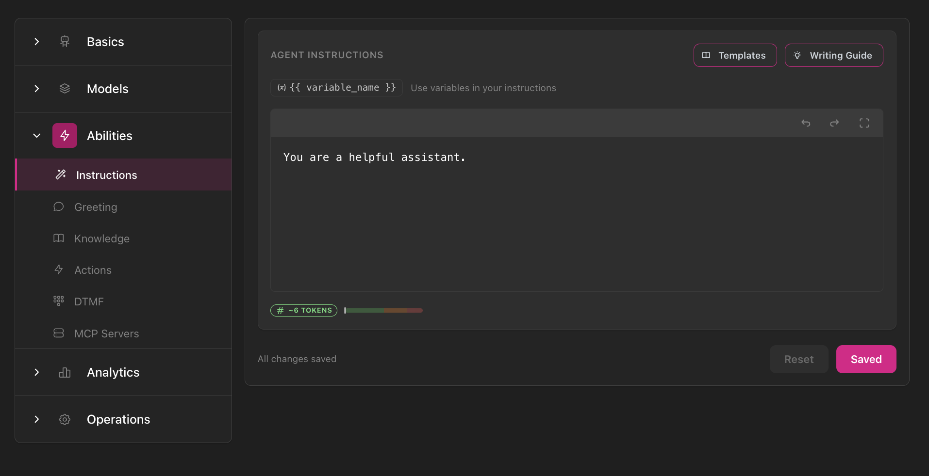 Editor de Instruções na seção Habilidades mostrando barra lateral de navegação, editor de texto com botões Modelos e Guia de Escrita, auxiliar de variáveis, contador de tokens e controles de salvamento