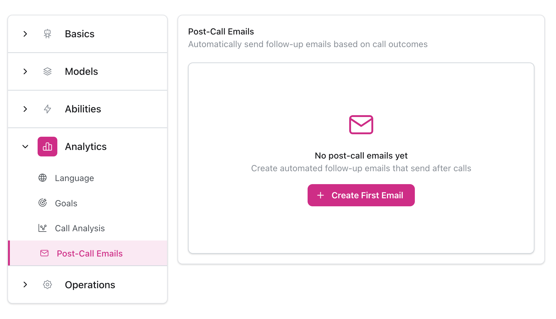 Interfaccia Email Post-Chiamata che mostra barra laterale di navigazione con sezione Analytics espansa e Email Post-Chiamata selezionata, area contenuto principale con titolo 'Email Post-Chiamata' e sottotitolo 'Invia automaticamente email di follow-up in base ai risultati delle chiamate', stato vuoto con icona email, messaggio 'Nessuna email post-chiamata ancora' e descrizione 'Crea email di follow-up automatizzate che vengono inviate dopo le chiamate', e pulsante Crea Prima Email