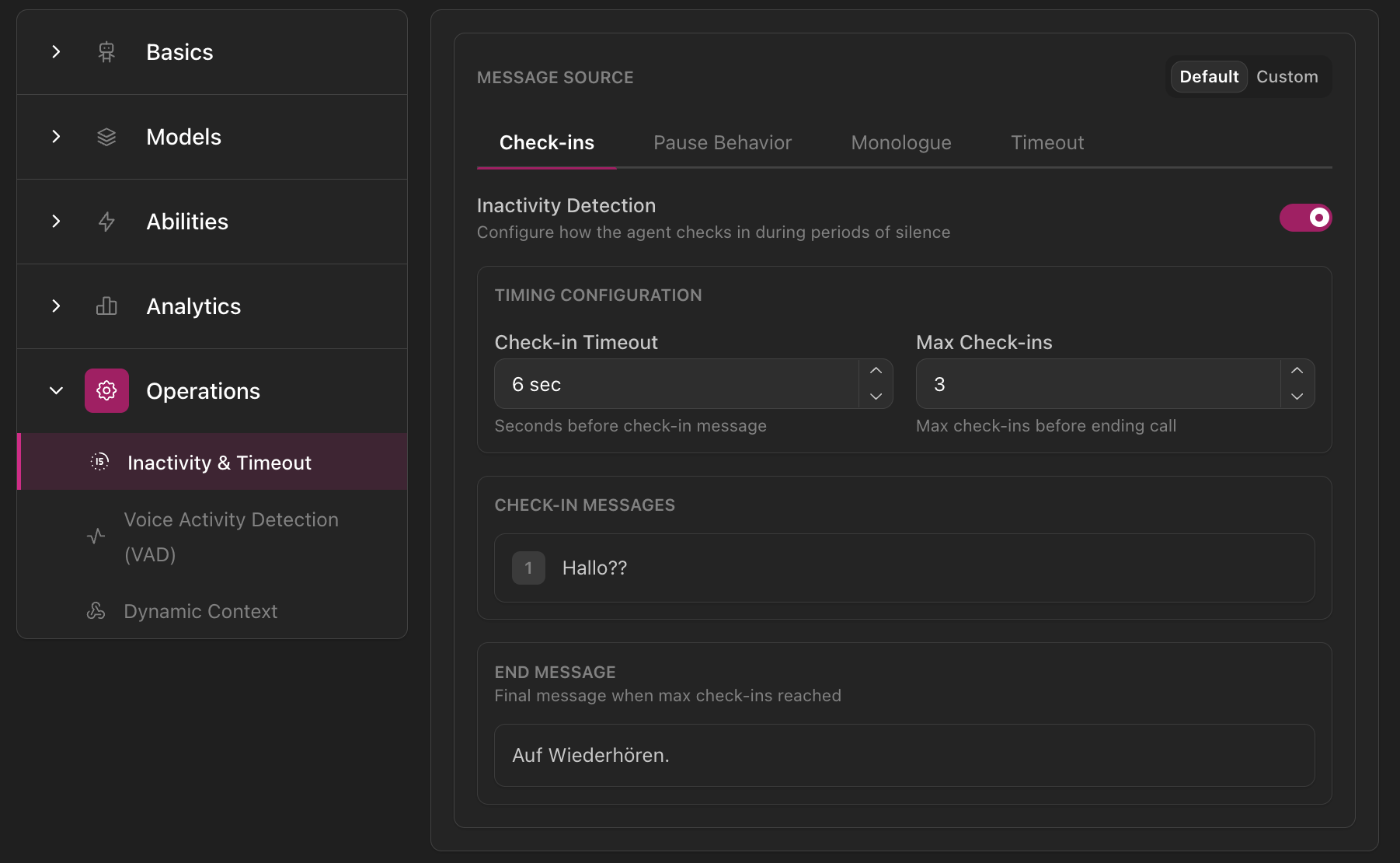 Configuração de Inatividade e Timeout mostrando abas FONTE DE MENSAGEM (Check-ins, Comportamento de Pausa, Monólogo, Timeout), alternância Detecção de Inatividade, configuração de tempo com timeout de check-in e máx check-ins, mensagens de check-in e configurações de mensagem final