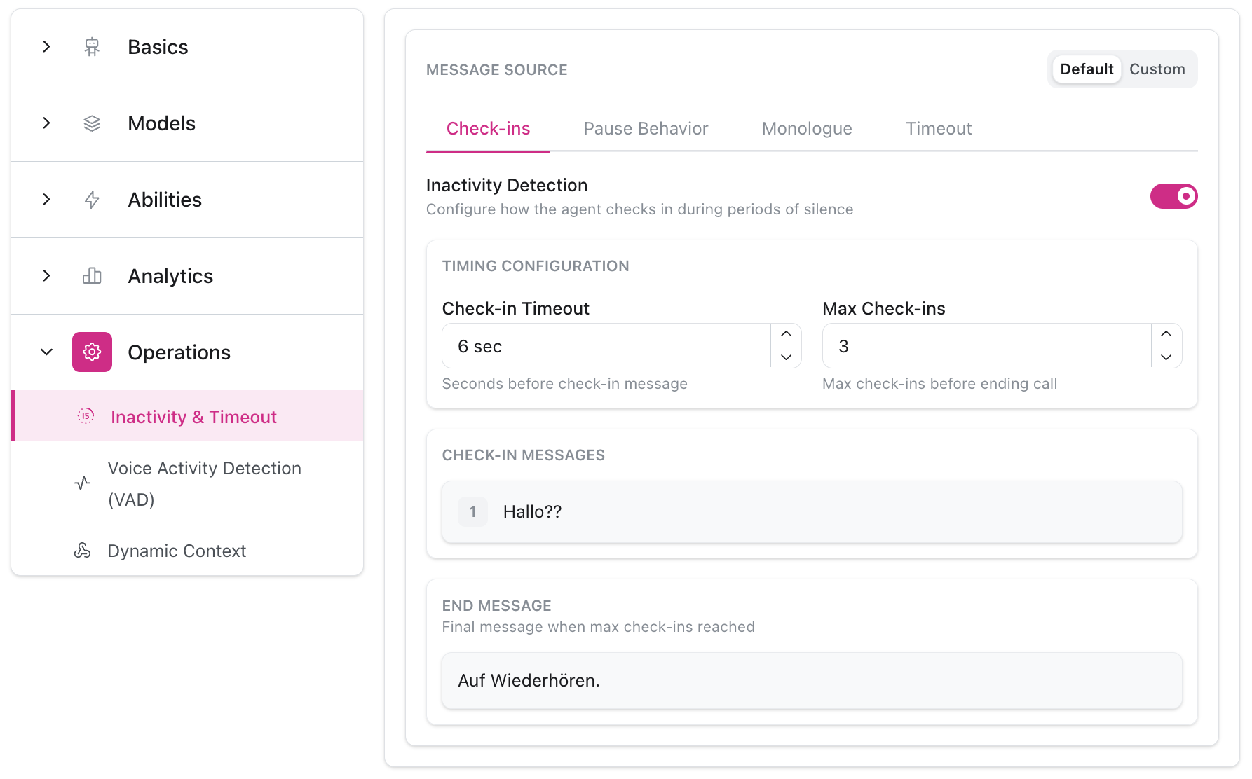 Configuração de Inatividade e Timeout mostrando abas FONTE DE MENSAGEM (Check-ins, Comportamento de Pausa, Monólogo, Timeout), alternância Detecção de Inatividade, configuração de tempo com timeout de check-in e máx check-ins, mensagens de check-in e configurações de mensagem final
