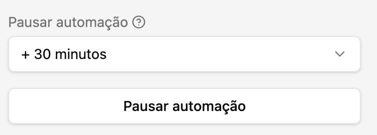 Controle Pausar automação no painel do contato do Chat ao Vivo, com o seletor de duração acima do botão.