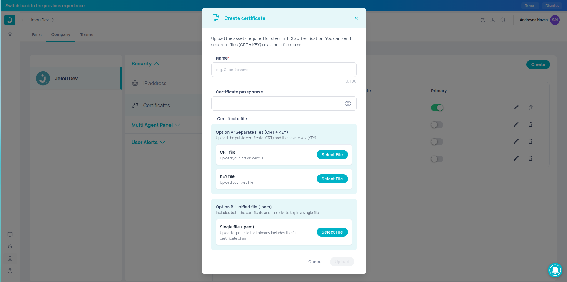 Modal para crear un nuevo certificado mTLS con opciones para subir archivos PEM o CRT + KEY