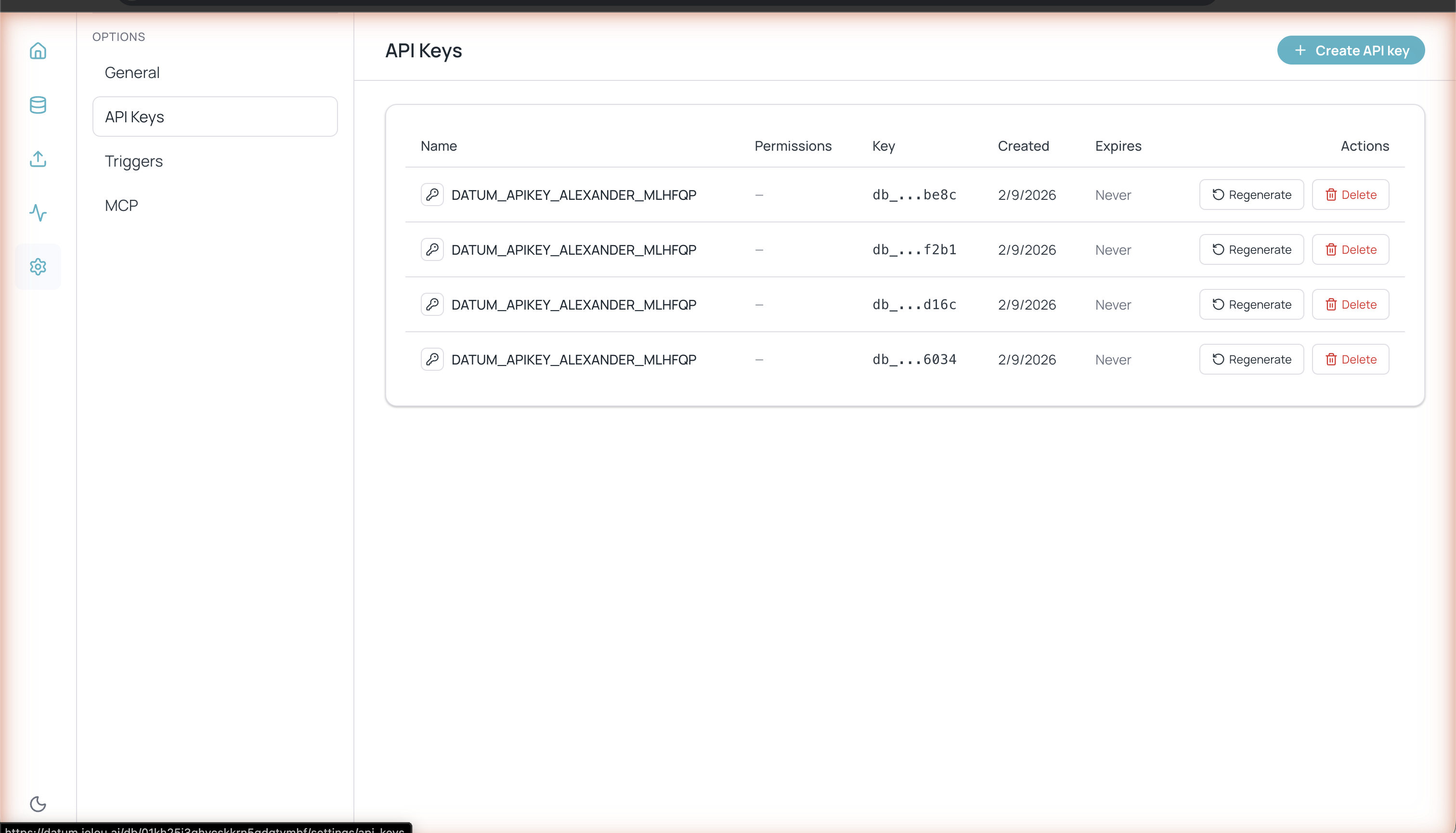 Tabla de API Keys mostrando claves creadas con columnas Name, Permissions, Key, Created, Expires y botones Regenerate y Delete