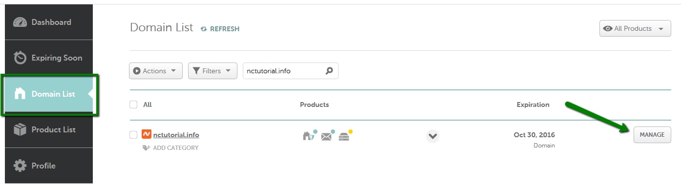 Lista de dominios en Namecheap con el botón Manage