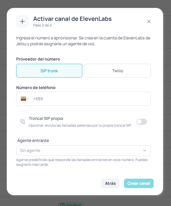 Paso 2 con SIP trunk seleccionado, el número de teléfono, el interruptor de troncal propia apagado y el selector Agente entrante en Sin agente