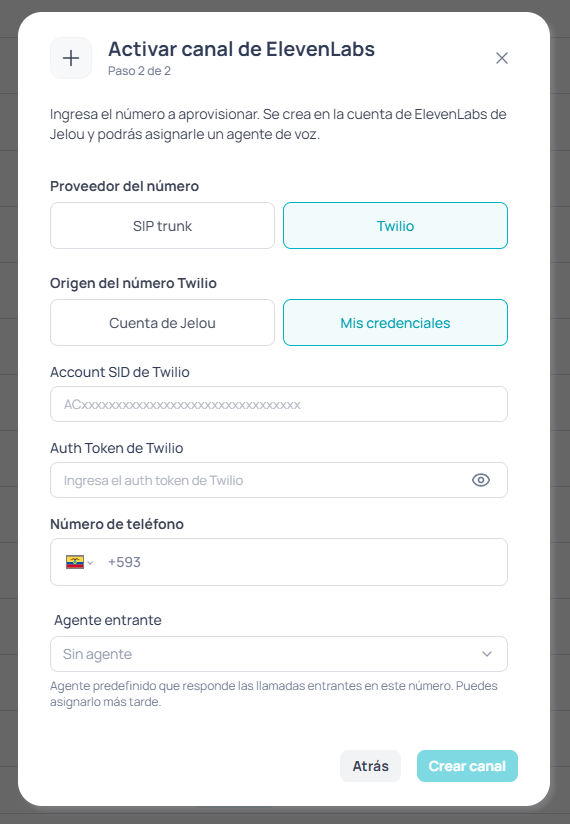 Paso 2 con Twilio y Mis credenciales seleccionados, mostrando los campos Account SID de Twilio, Auth Token de Twilio y Número de teléfono