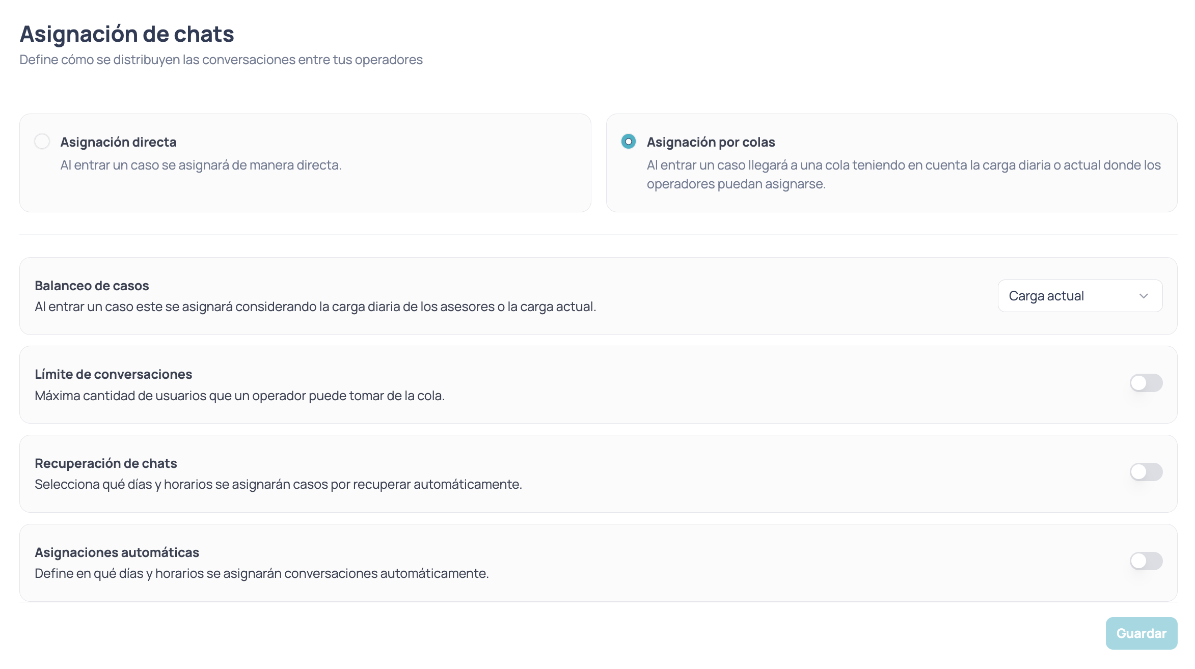 Pantalla Asignación de chats con Asignación por colas seleccionada y las secciones Balanceo de casos, Límite de conversaciones, Recuperación de chats y Asignaciones automáticas