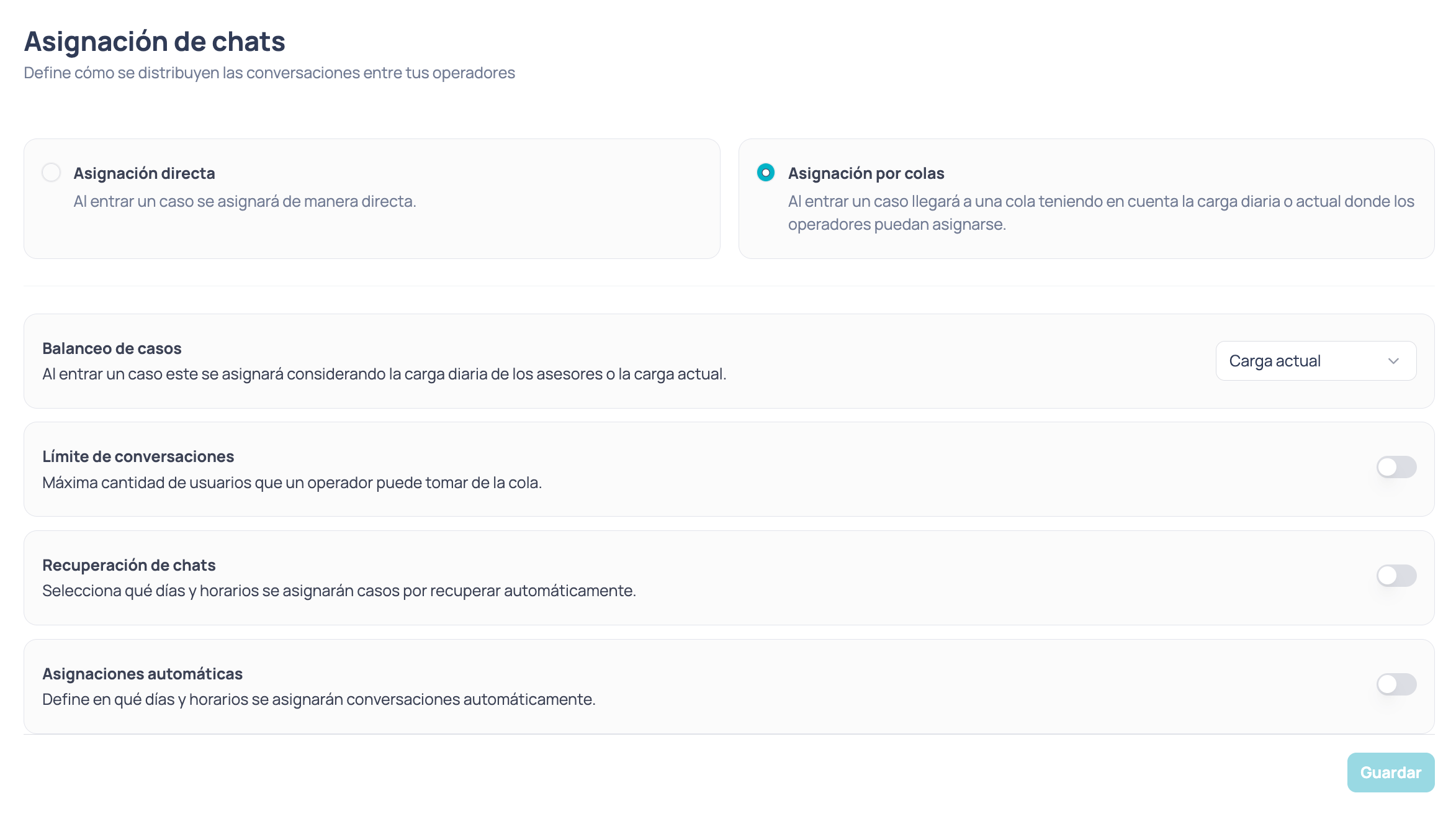 Pantalla Asignación de chats con Asignación por colas seleccionada y las secciones Balanceo de casos, Límite de conversaciones, Recuperación de chats y Asignaciones automáticas