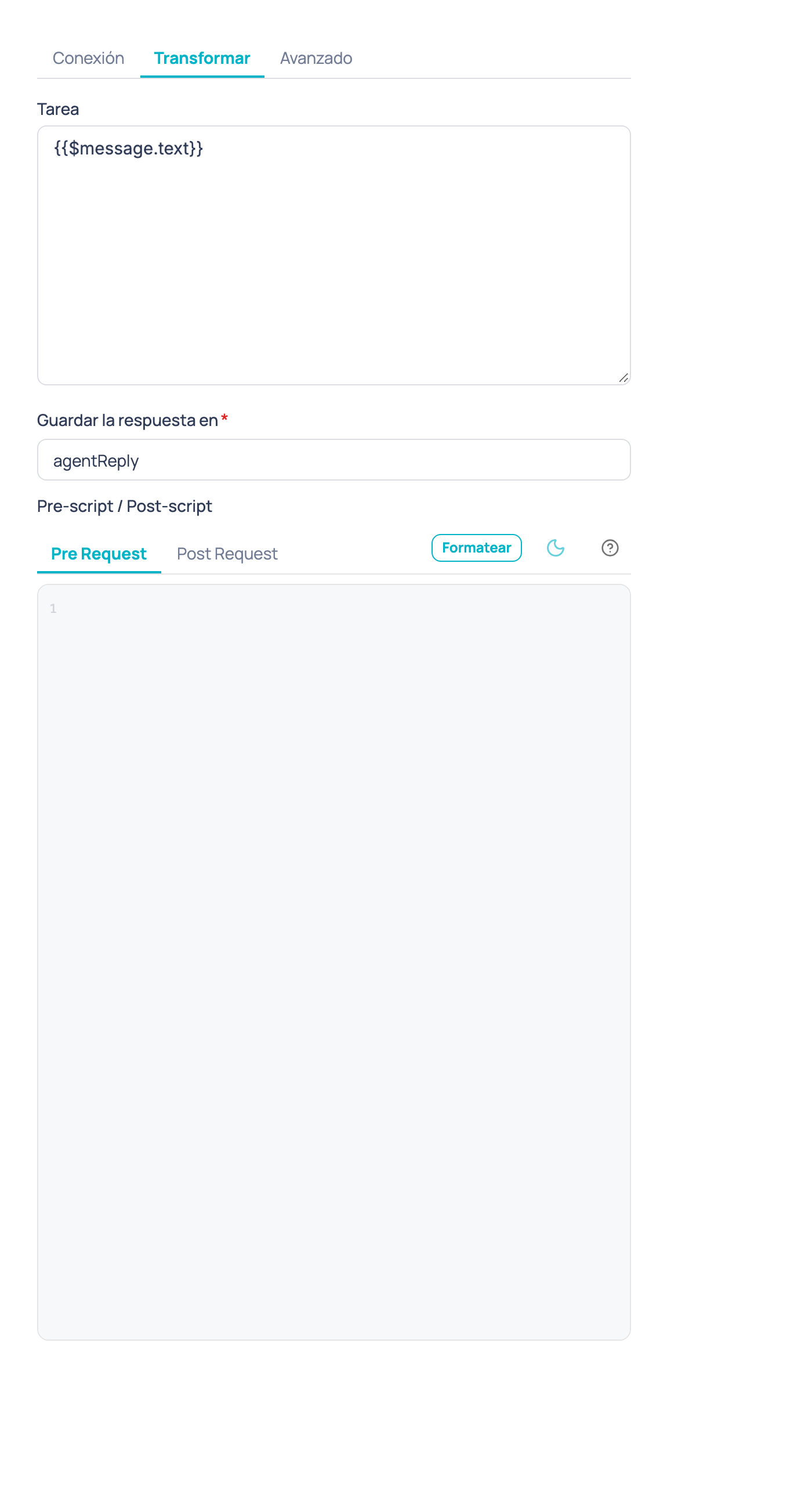 Pestaña Transformar del nodo Agente de IA externo con el campo Tarea, la variable Guardar la respuesta en, y el editor de Pre Request / Post Request