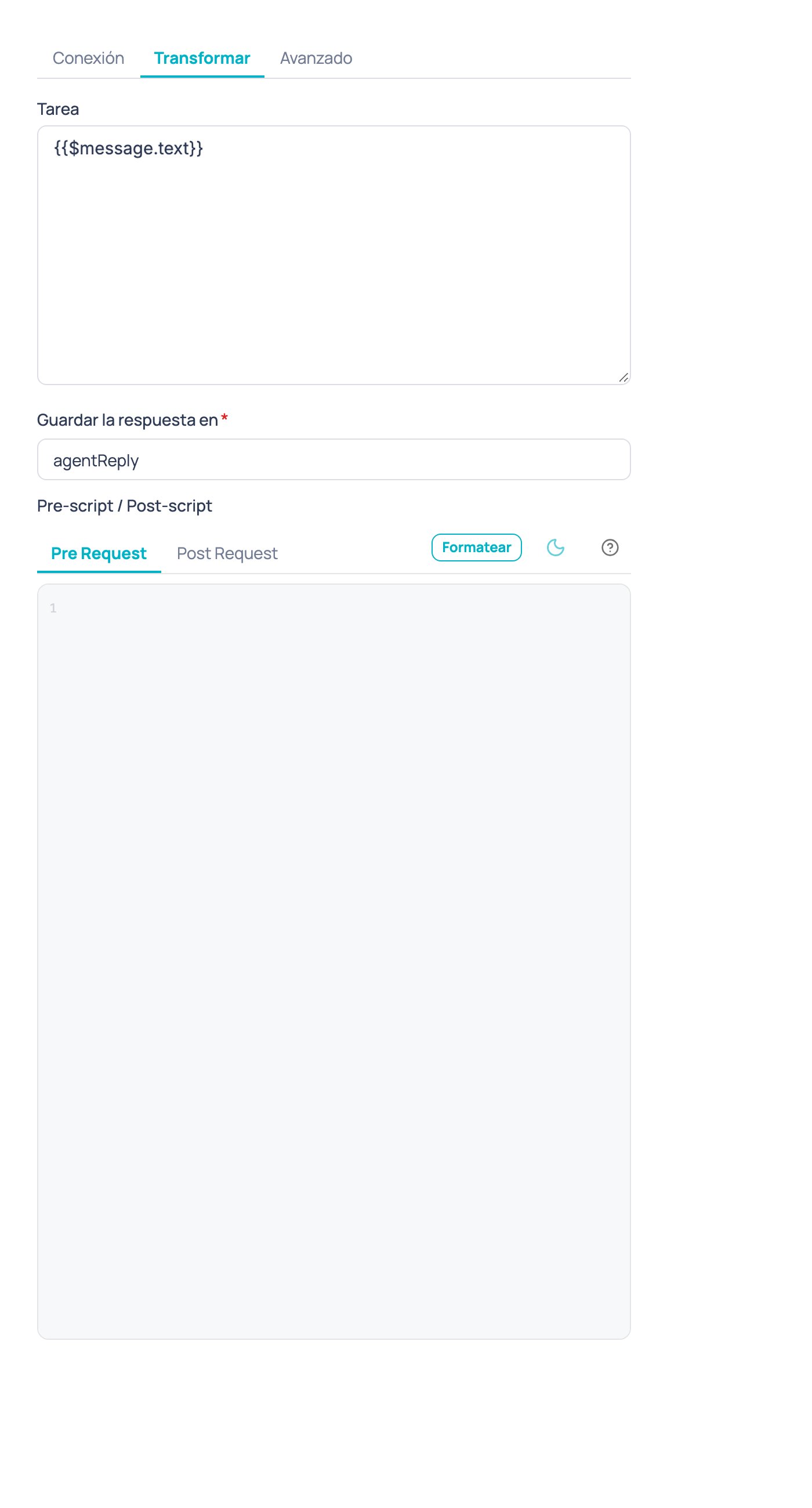 Pestaña Transformar del nodo Agente de IA externo con el campo Tarea, la variable Guardar la respuesta en, y el editor de Pre Request / Post Request