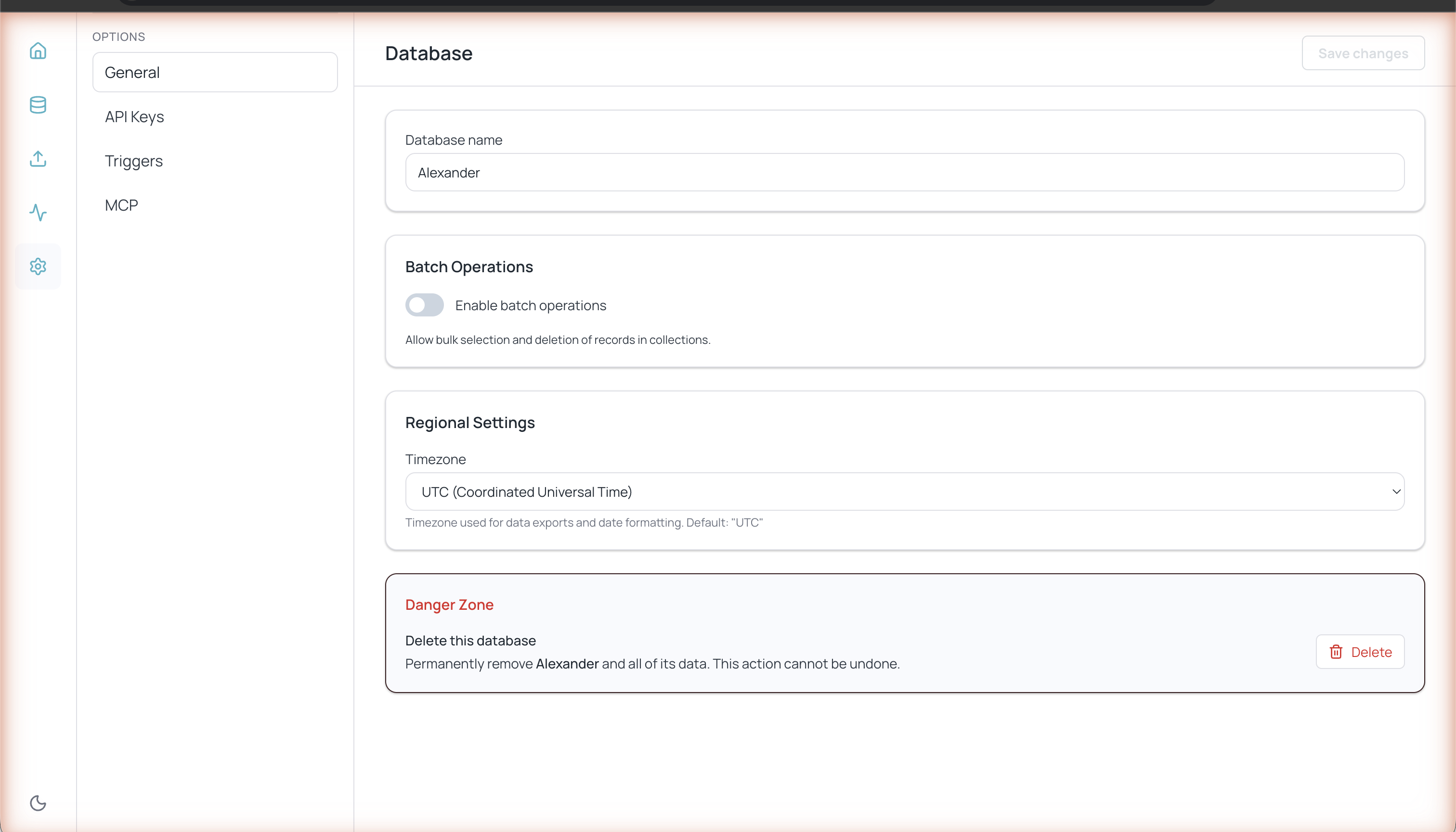 Página de configuración general de Databases con nombre de base de datos, operaciones en lote y zona horaria
