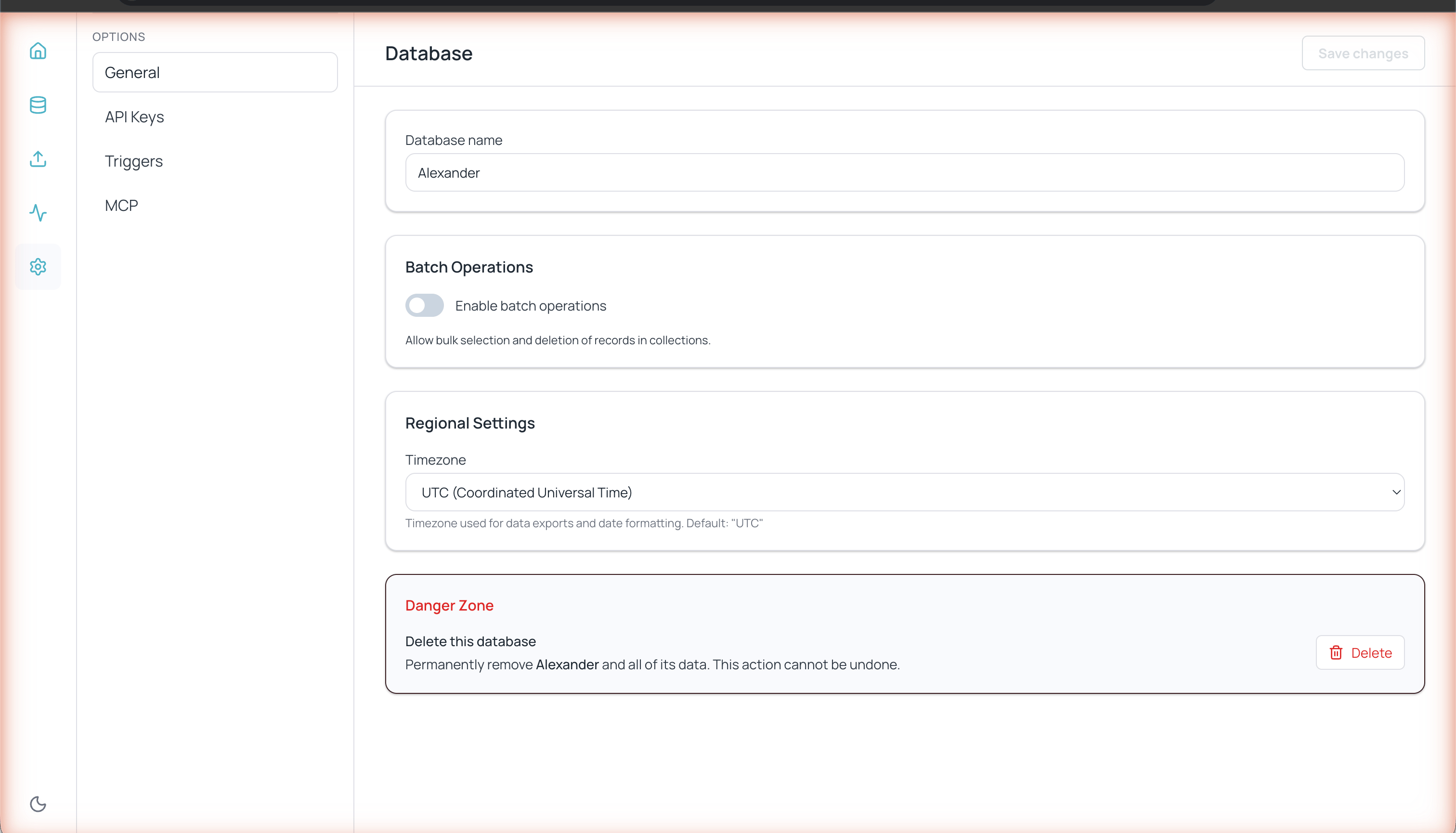 Página de configuración general de Databases con nombre de base de datos, operaciones en lote y zona horaria