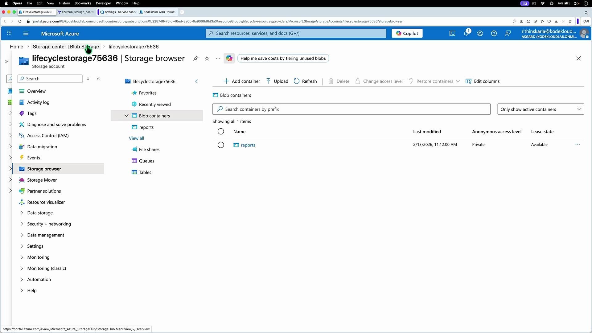 The image shows a Microsoft Azure portal interface displaying a storage account named "lifecyclestorage75636" with an open blob container titled "reports." The container has a private anonymous access level and is available for lease.