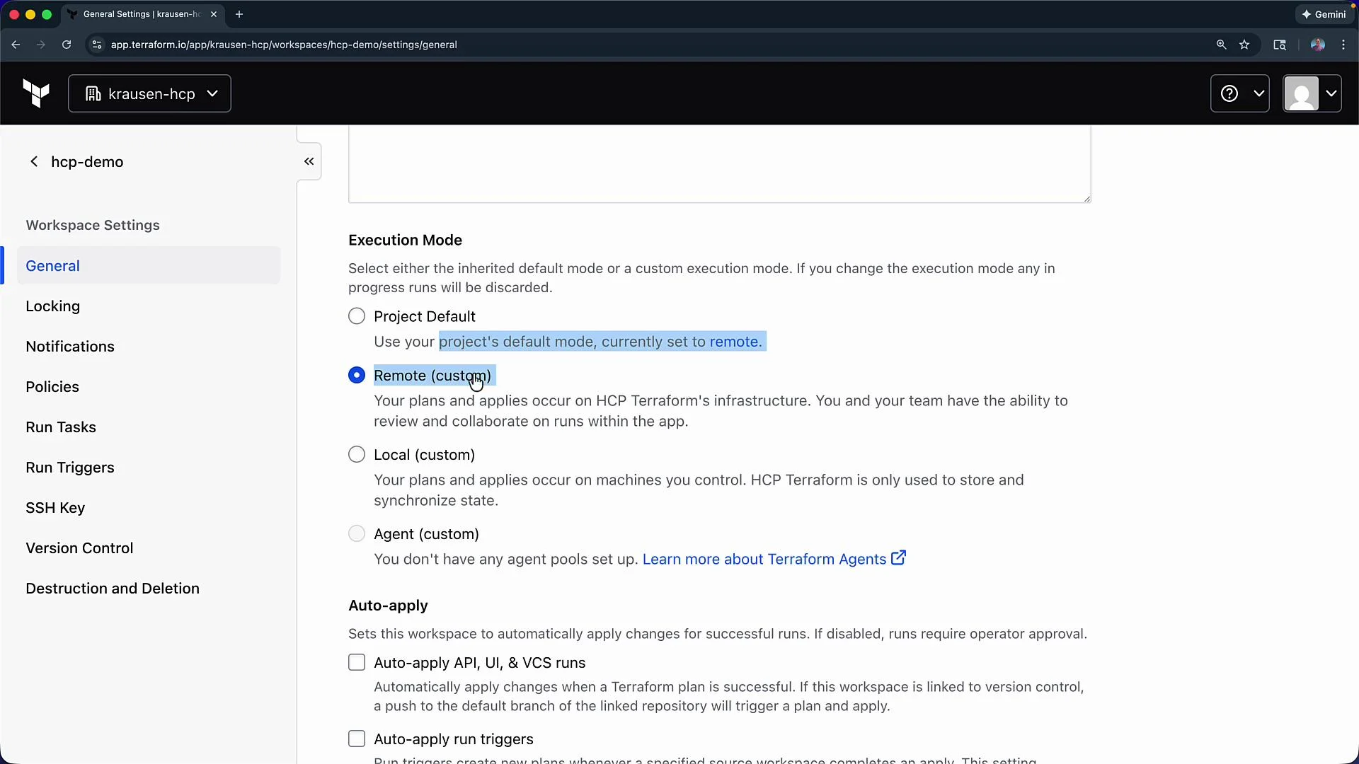 The image shows the workspace settings of an HCP Terraform application, with a focus on selecting the execution mode, which includes options like Project Default, Remote, Local, and Agent. The "Remote (custom)" option is selected.