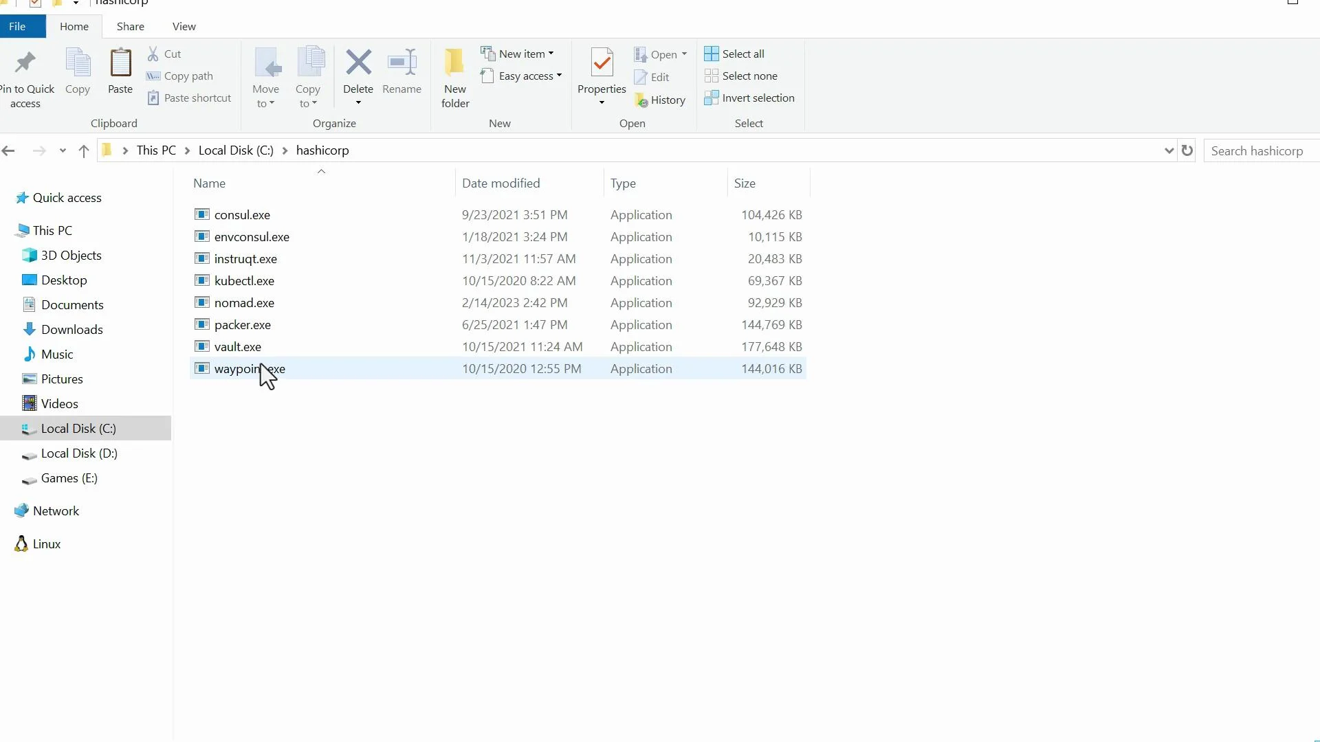 The image shows a Windows File Explorer window open to a folder named "hashicorp" on the local disk (C:), containing several executable files with names like "consul.exe" and "vault.exe".