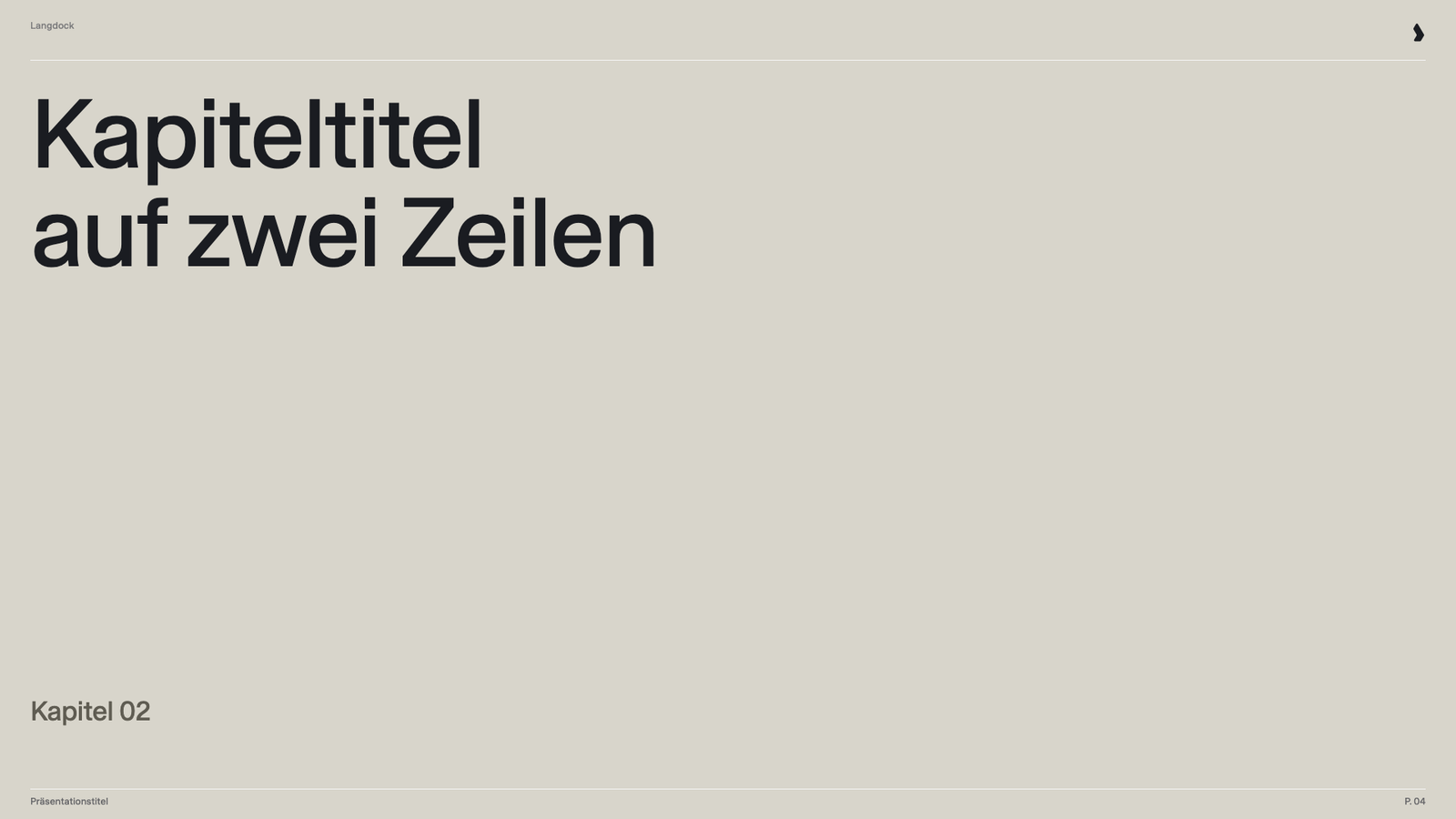 Kapiteltrenner mit zweizeiligem Kapiteltitel und Kapitelnummer auf sandfarbenem Hintergrund